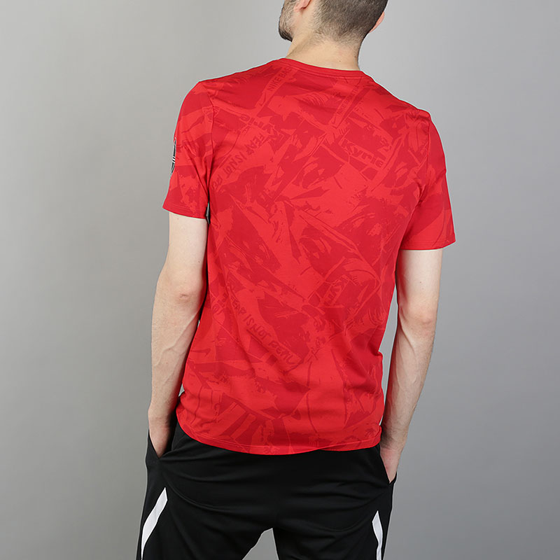 мужская красная футболка Nike Dri-FIT Kyrie Printed T-Shirt AJ1963-657 - цена, описание, фото 3